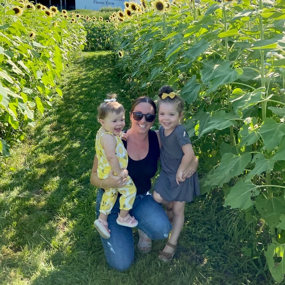 Meet your Posher, Laura - Picture 1 of 1